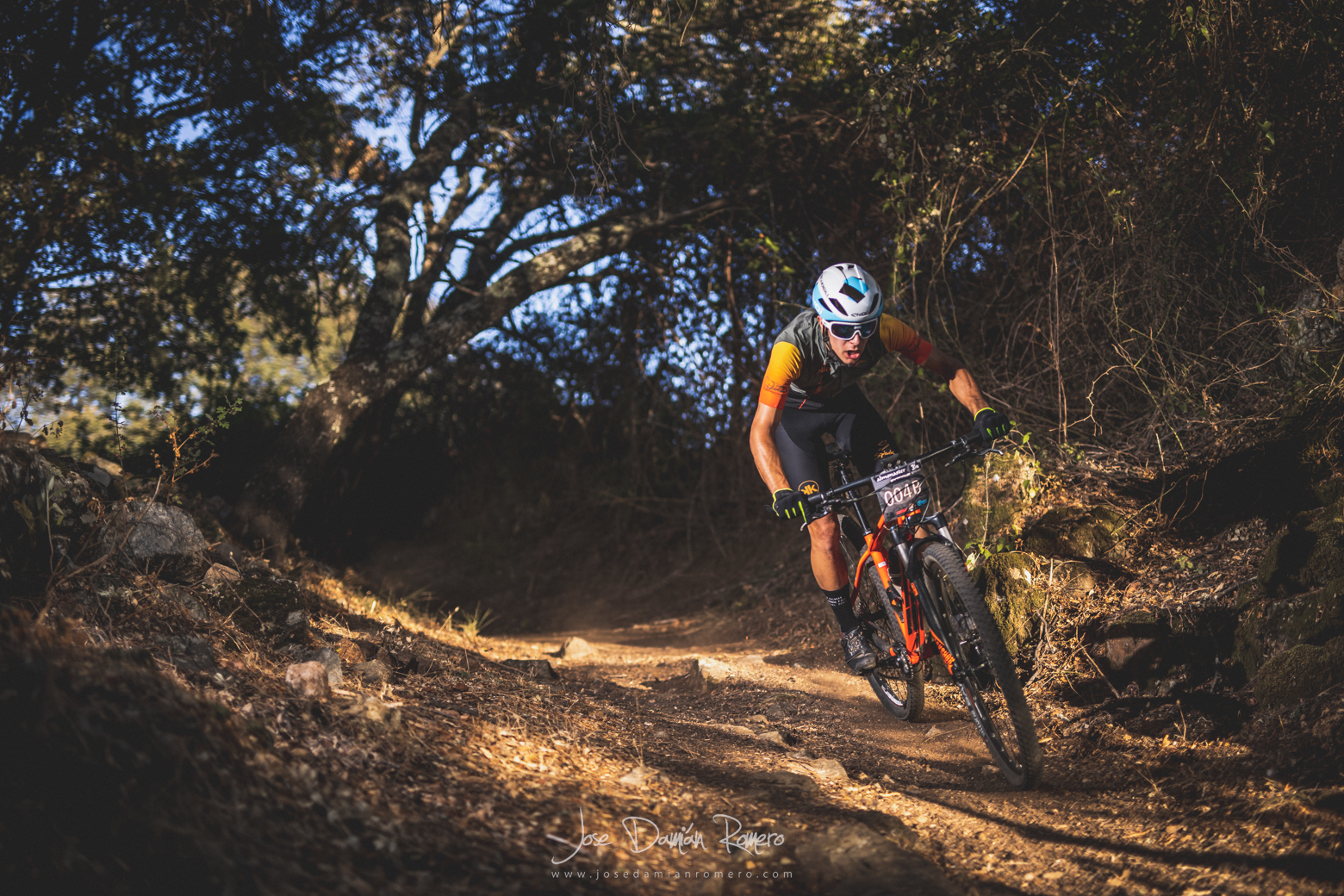 Ajustes clave de la cámara la fotografía deportiva en BTT